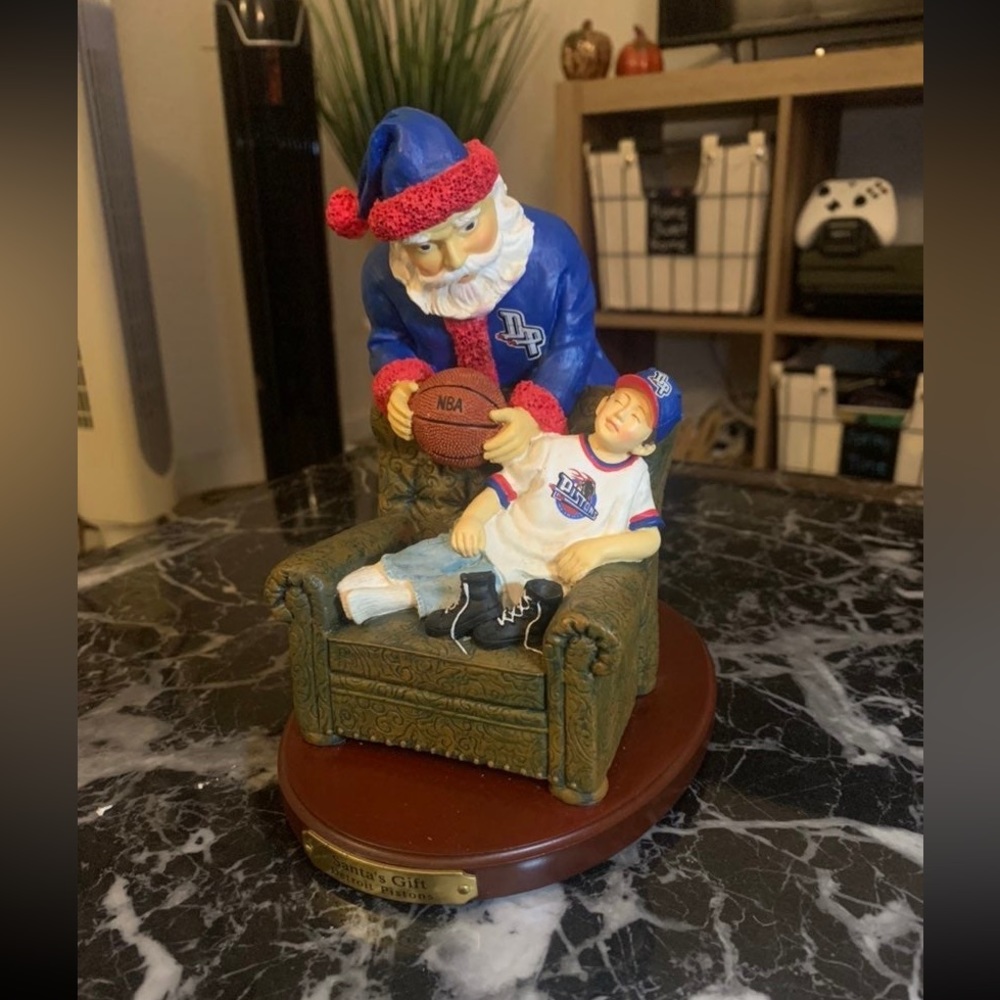 Detroit pistons santa's gift 2001